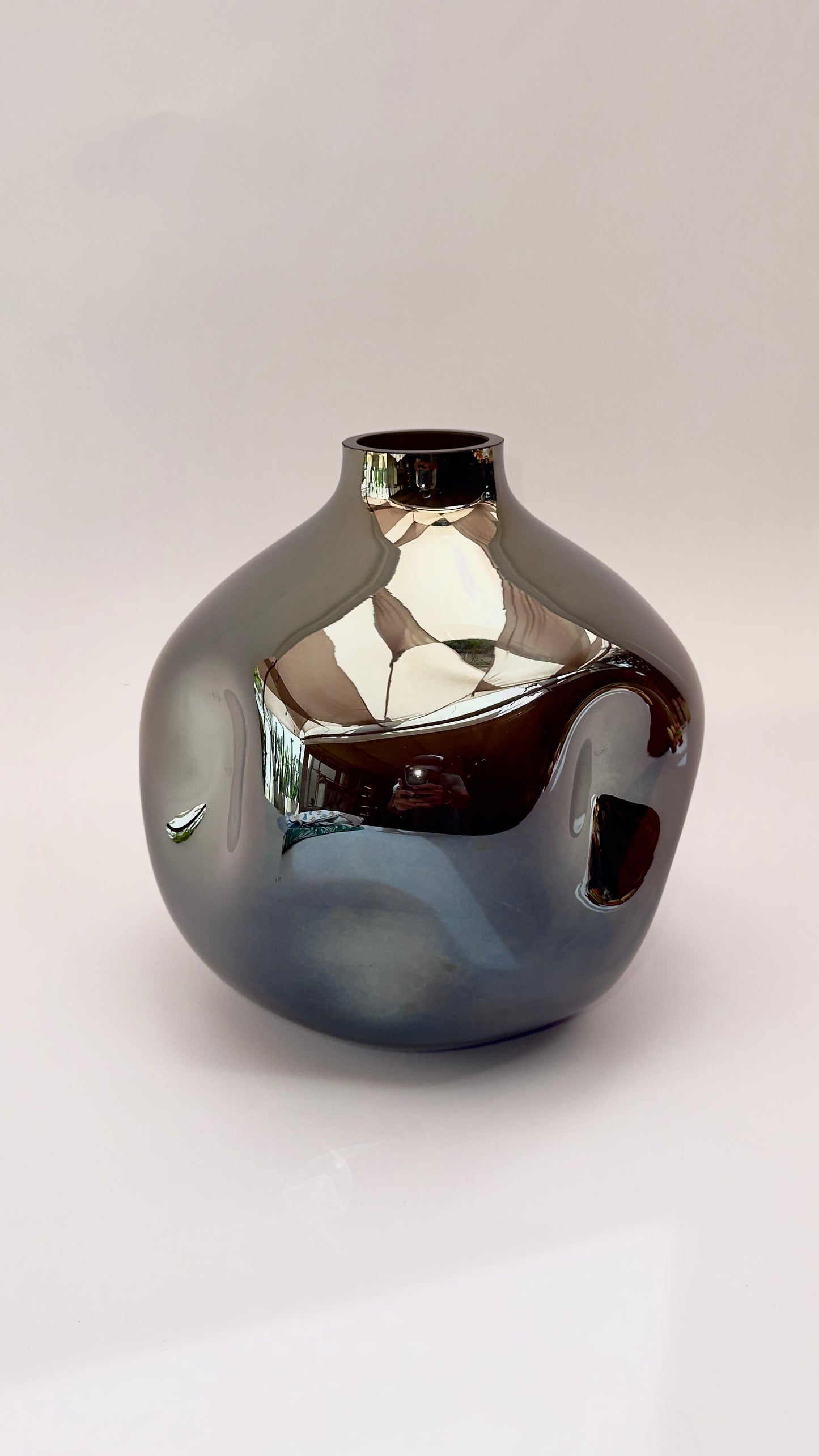 Vaso Escultural em Vidro Orgânico Cinza Metalizado