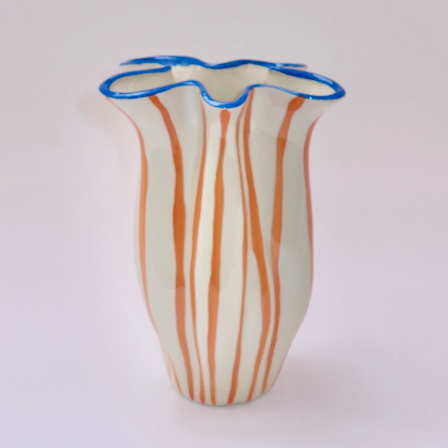 Vaso em Cerâmica Listrado com Borda Orgânica