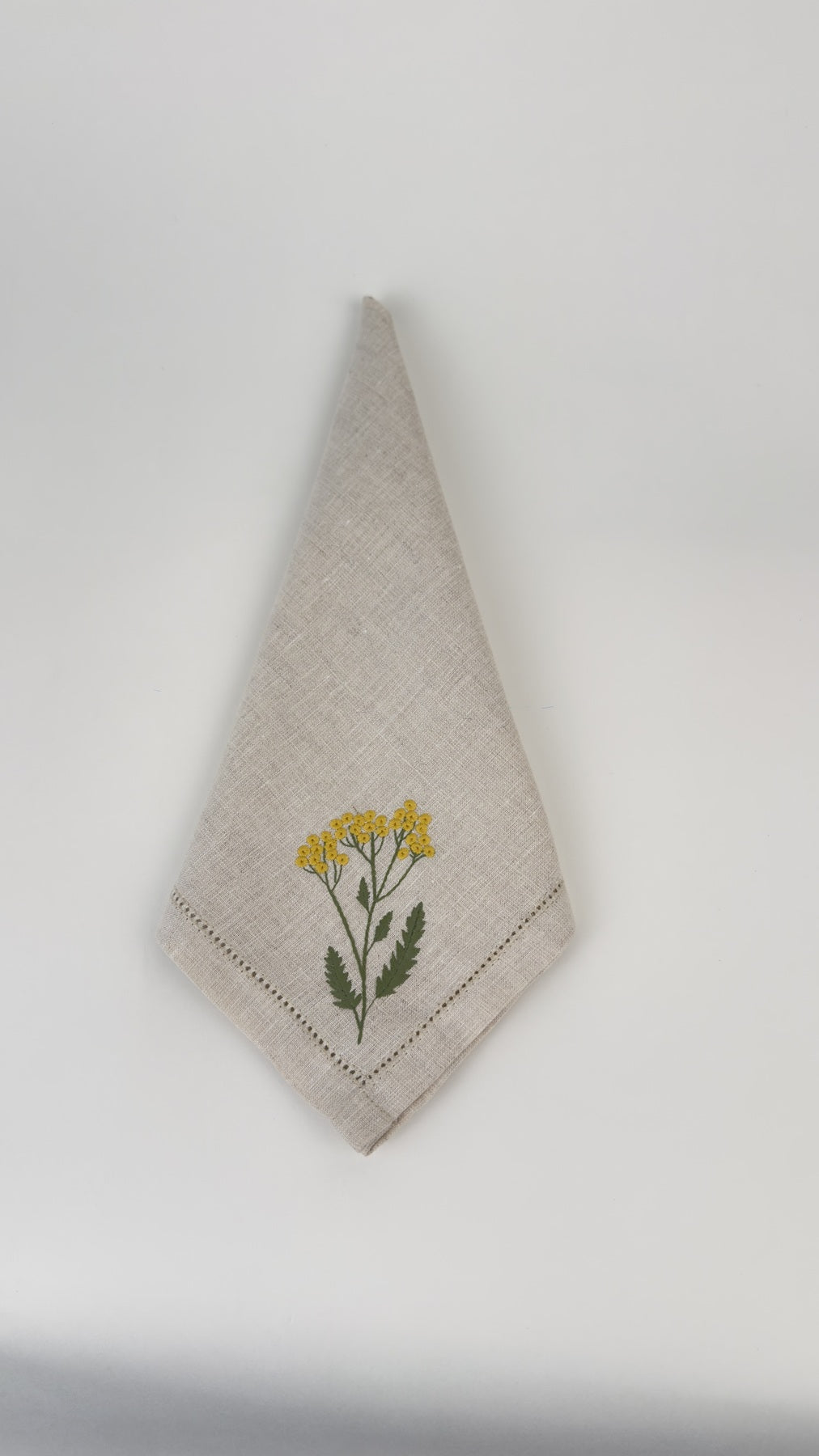 Guardanapo em Linho Cru Bordado Flores do Campo