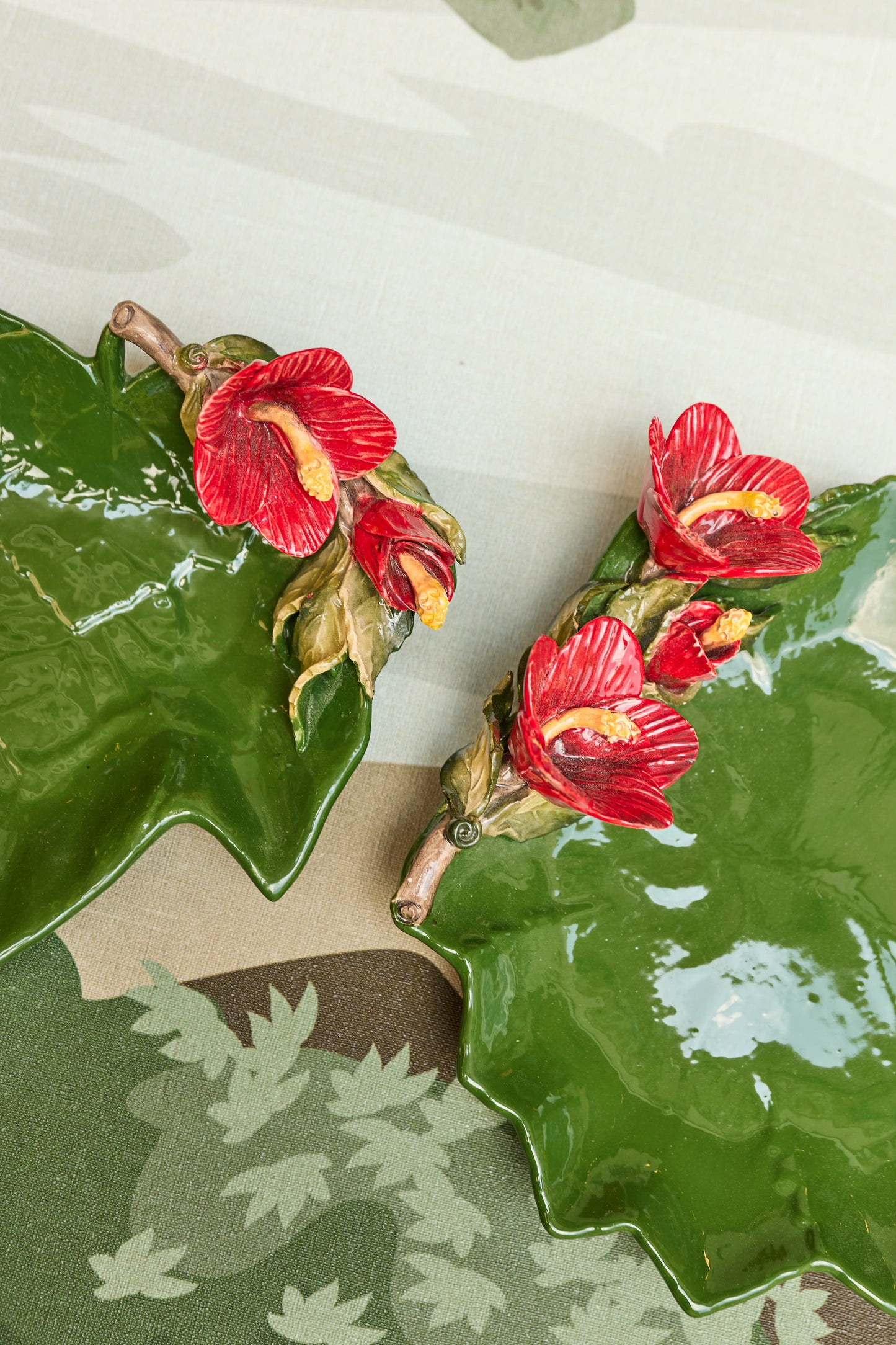 Petisqueira em Cerâmica Folha com Hibiscos