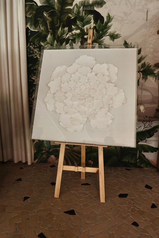 Quadro Decorativo Escultural Pétalas em Relevo com Moldura Acrílica 1m x 1m