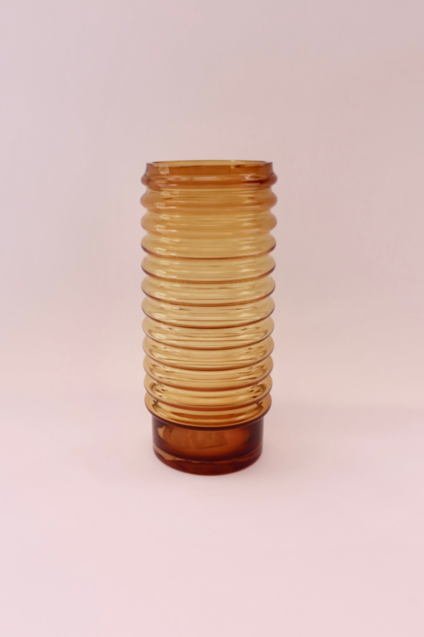 Vaso em Vidro Translúcido Design Escalonado