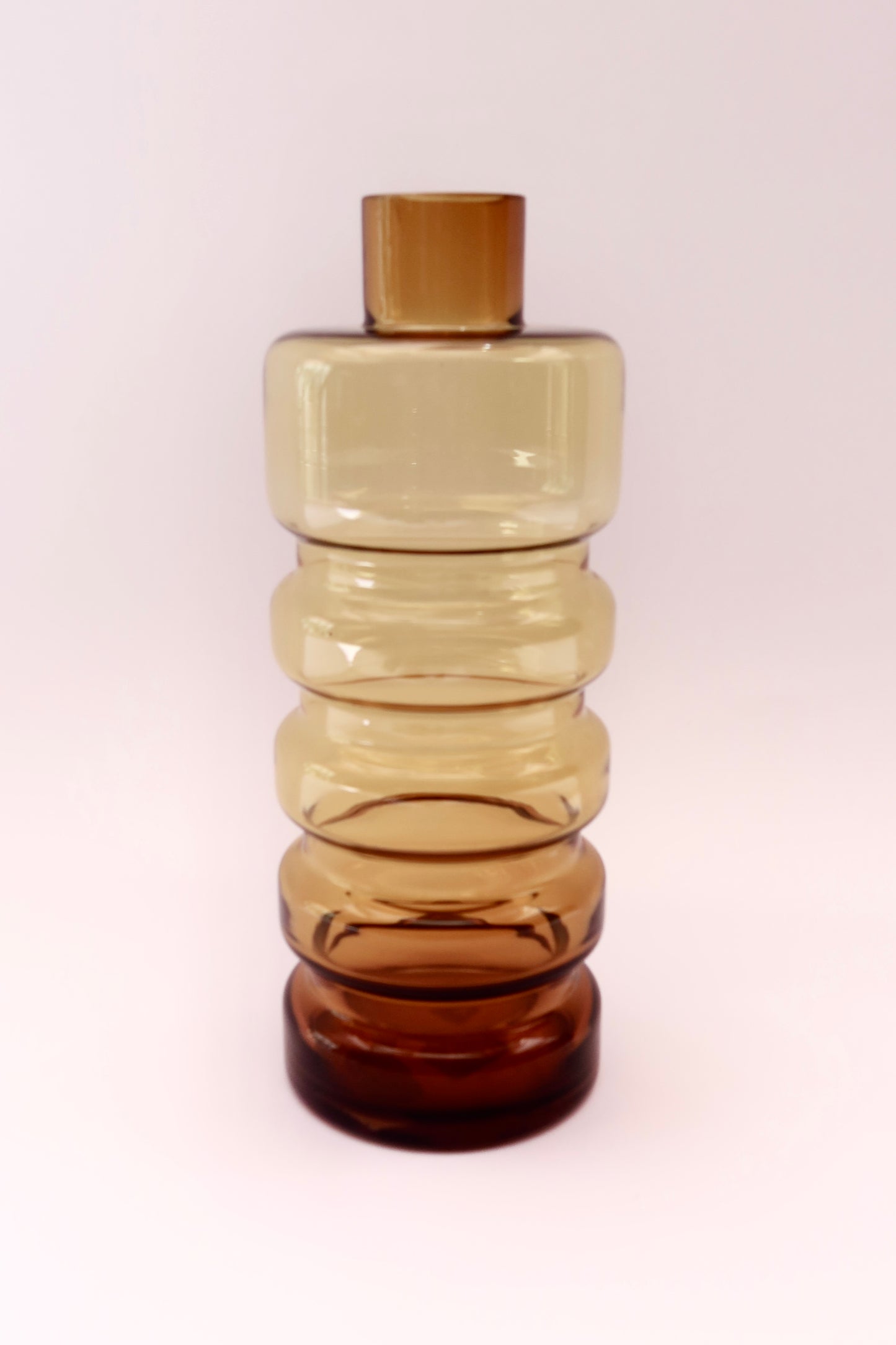 Vaso em Vidro Translúcido Design Escalonado