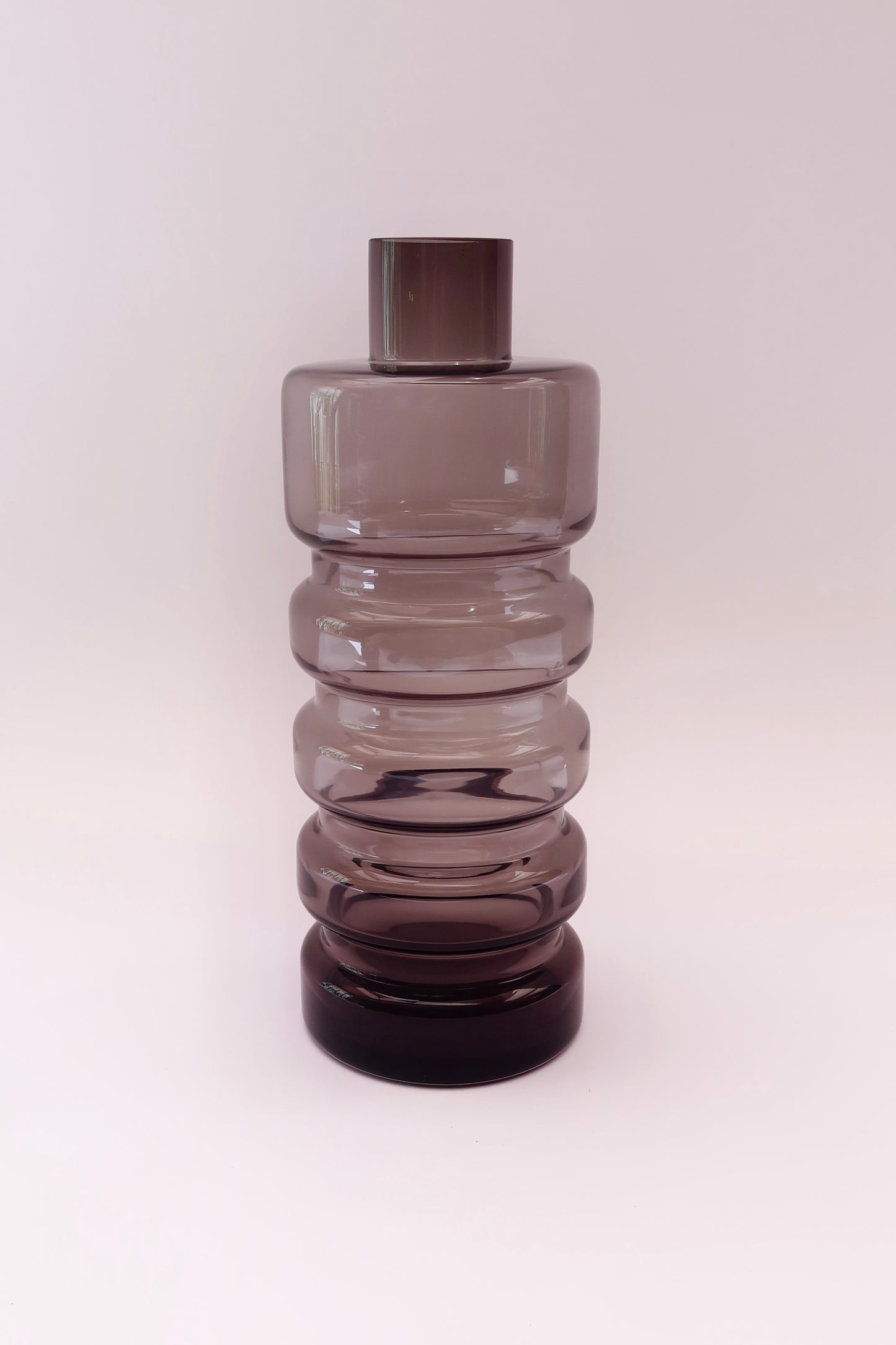 Vaso em Vidro Translúcido Design Escalonado